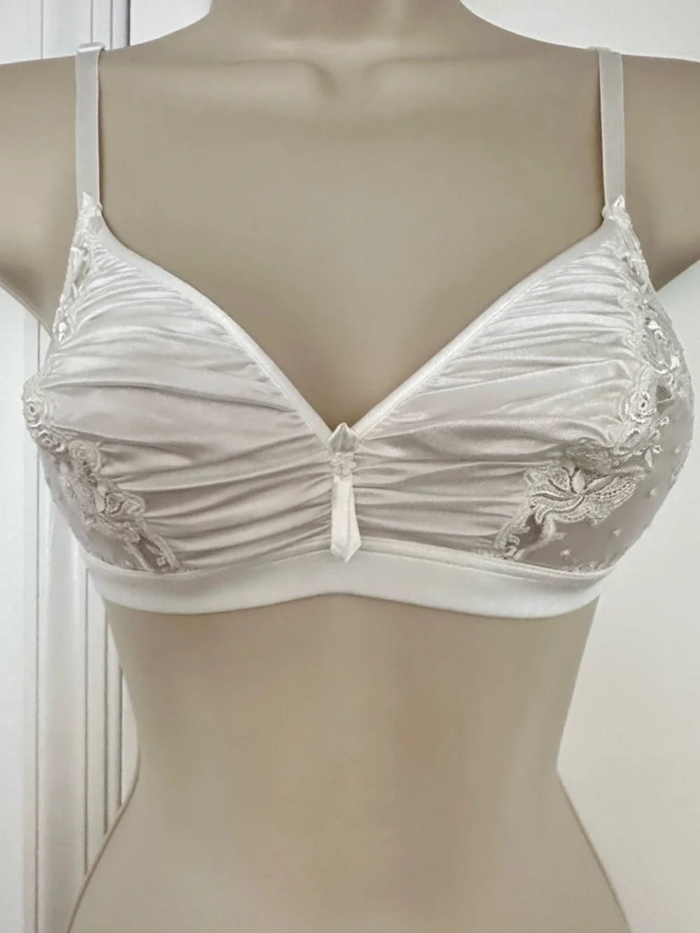 La Perla Collector Elegant White Lace Bralette